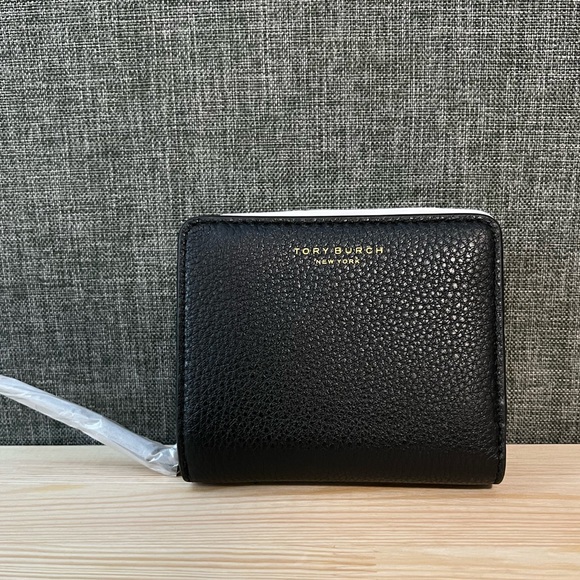 TORY BURCH PERRY BI-FOLD WALLET - Picture 2 of 7